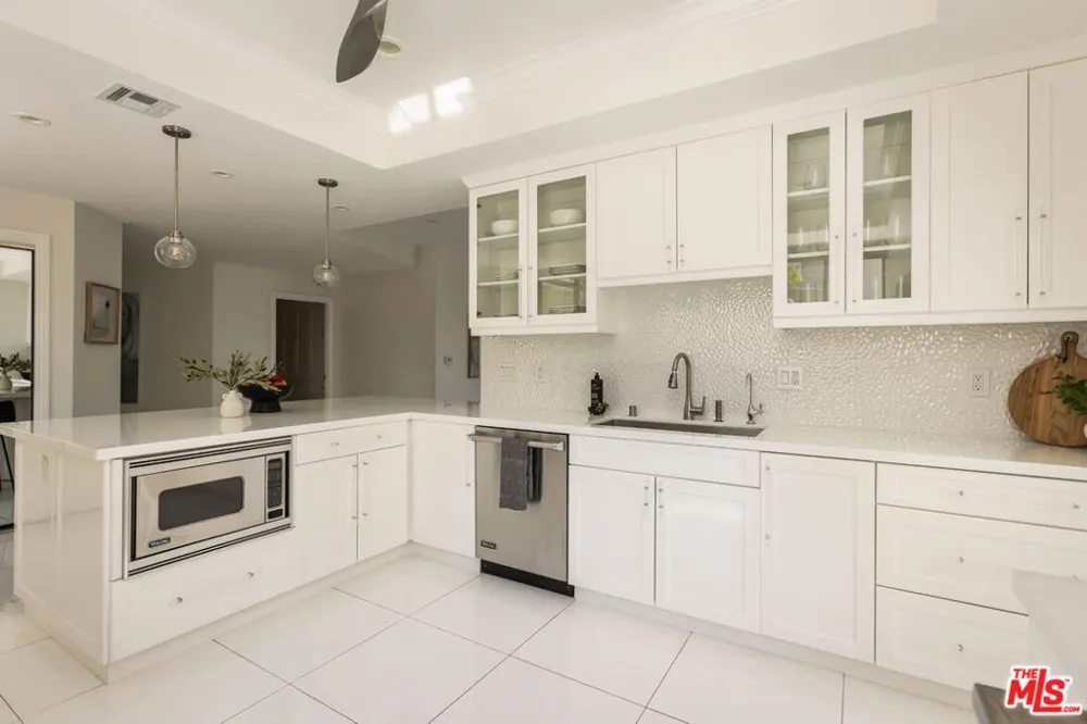 4460 Wilshire Boulevard #207 Los Angeles, CA 90010