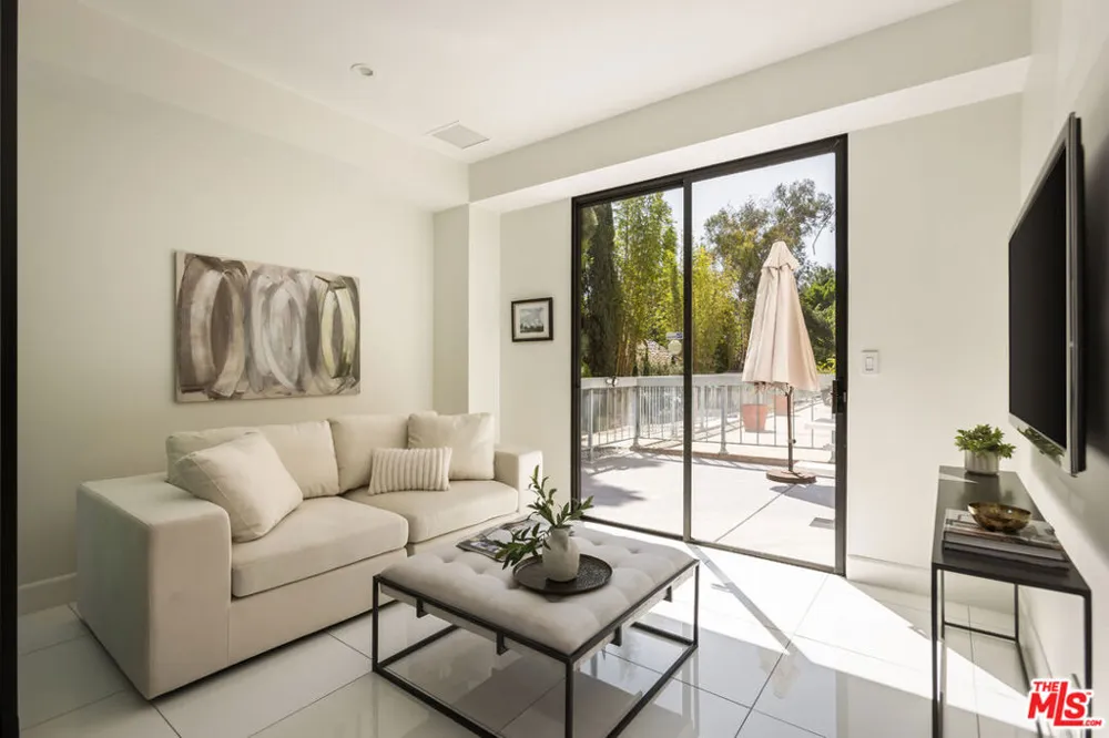4460 Wilshire Boulevard #207 Los Angeles, CA 90010