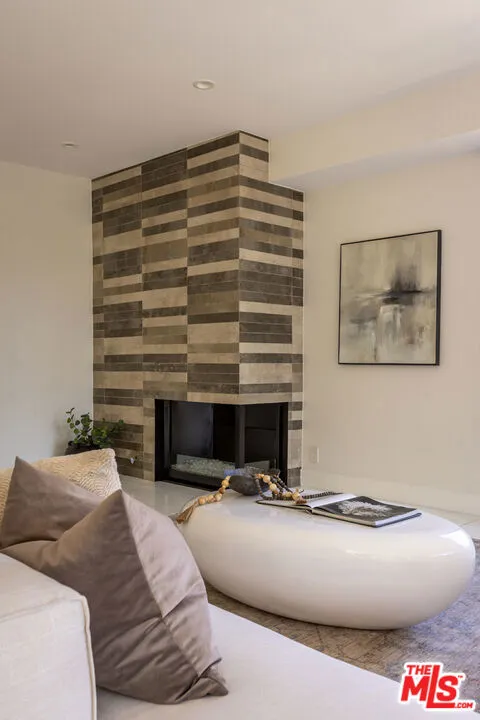 4460 Wilshire Boulevard #207 Los Angeles, CA 90010