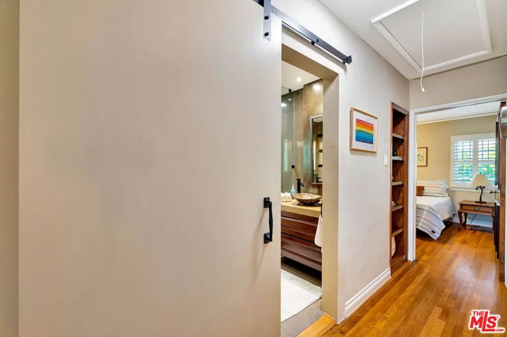 10257 Camarillo Street Toluca Lake, CA 91602
