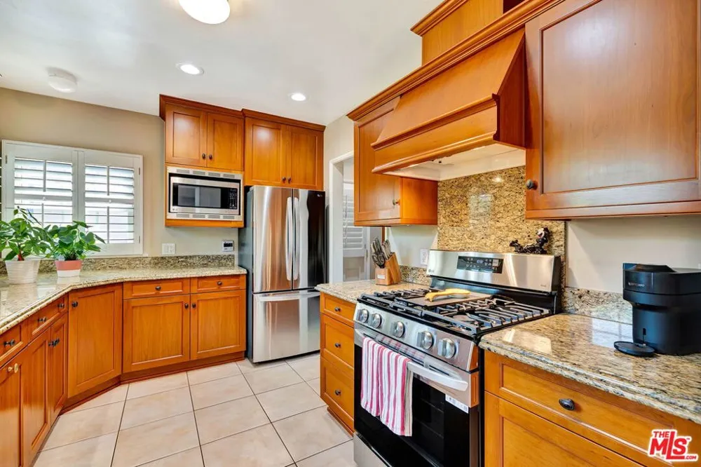 10257 Camarillo Street Toluca Lake, CA 91602