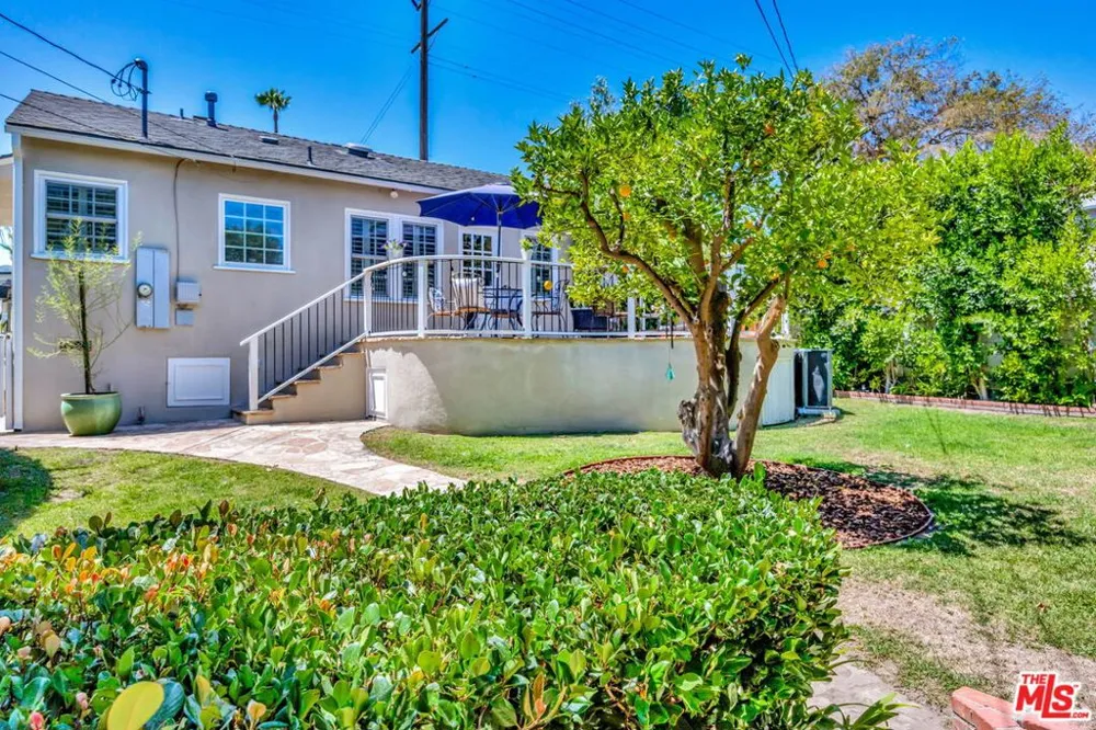 10257 Camarillo Street Toluca Lake, CA 91602
