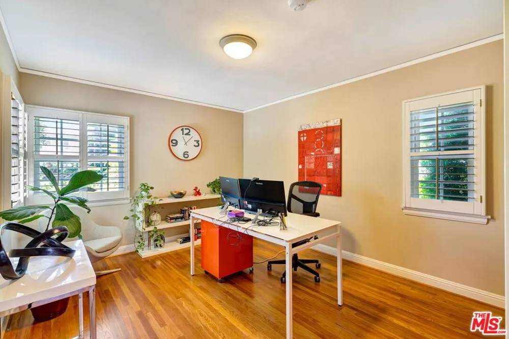 10257 Camarillo Street Toluca Lake, CA 91602