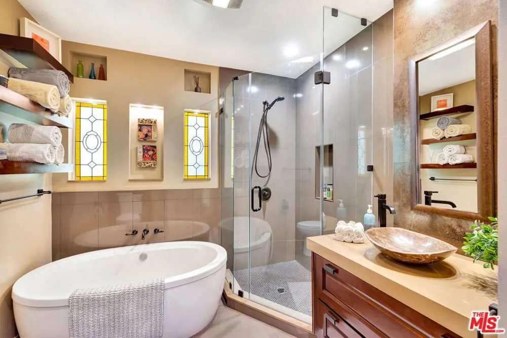 10257 Camarillo Street Toluca Lake, CA 91602