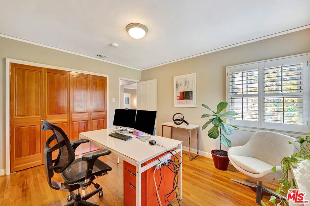 10257 Camarillo Street Toluca Lake, CA 91602