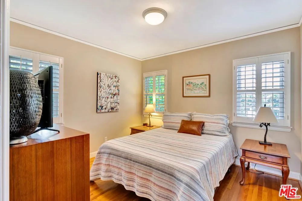 10257 Camarillo Street Toluca Lake, CA 91602