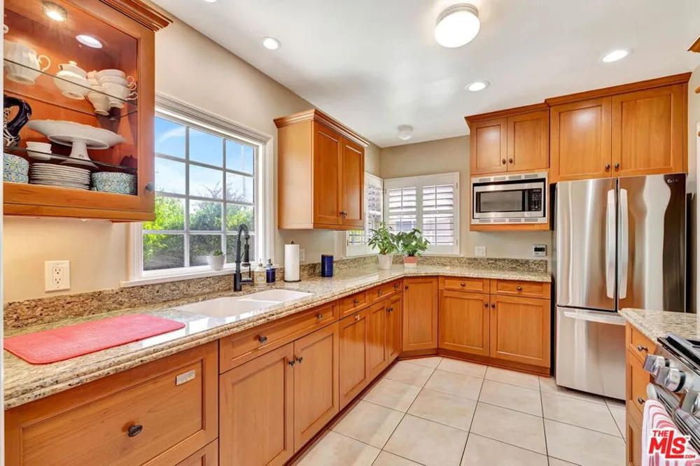 10257 Camarillo Street Toluca Lake, CA 91602