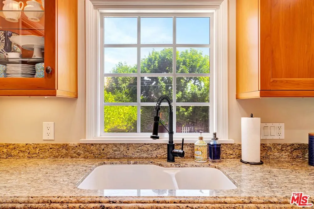 10257 Camarillo Street Toluca Lake, CA 91602