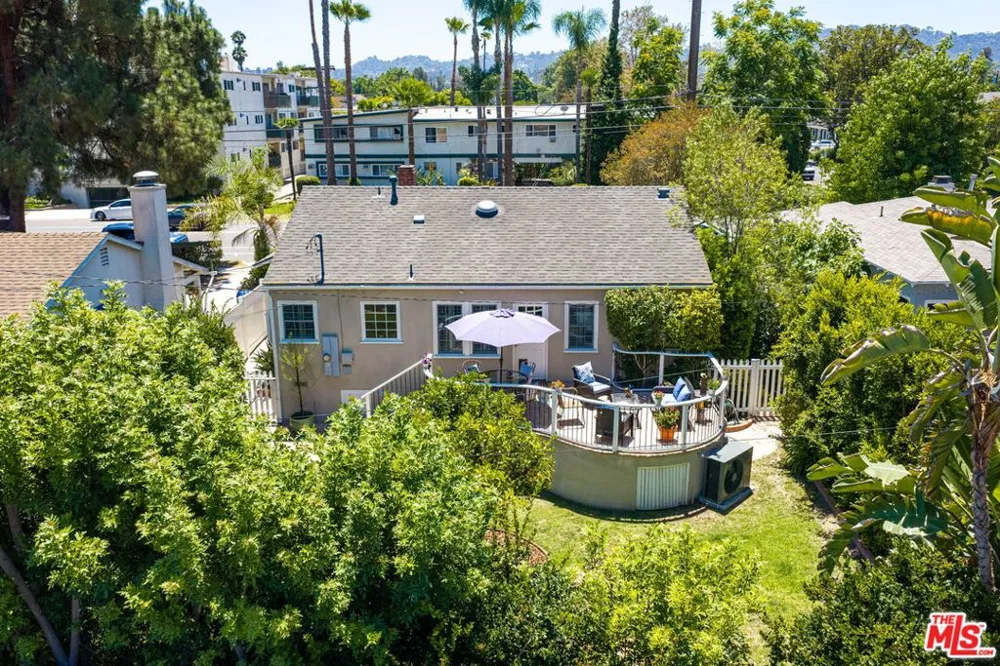 10257 Camarillo Street Toluca Lake, CA 91602