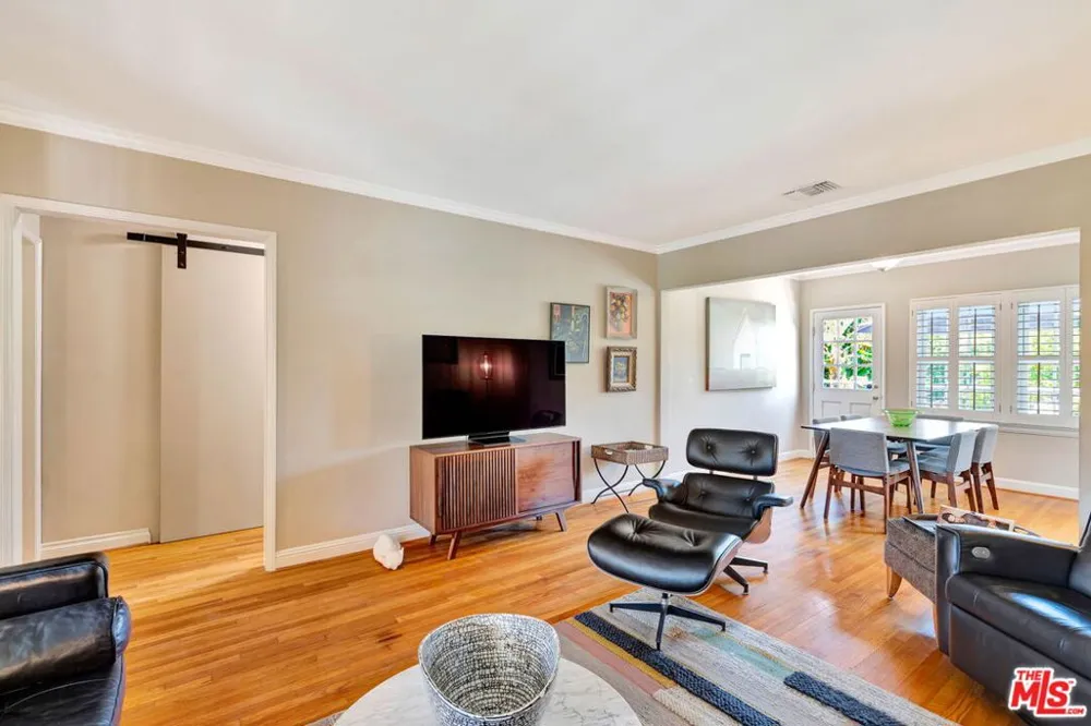 10257 Camarillo Street Toluca Lake, CA 91602