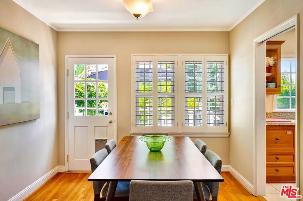 10257 Camarillo Street Toluca Lake, CA 91602