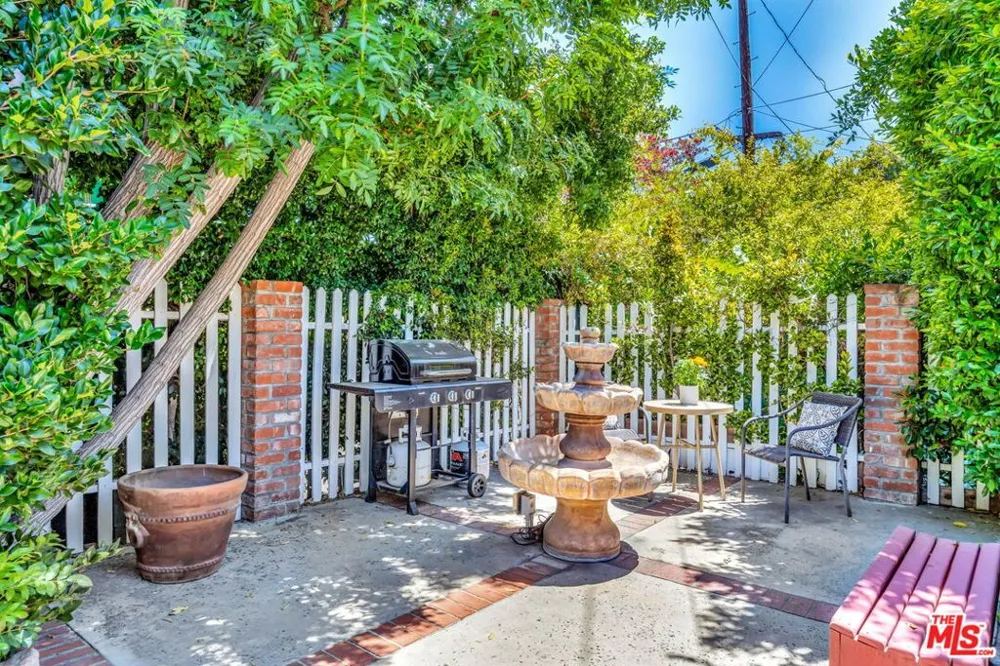 10257 Camarillo Street Toluca Lake, CA 91602