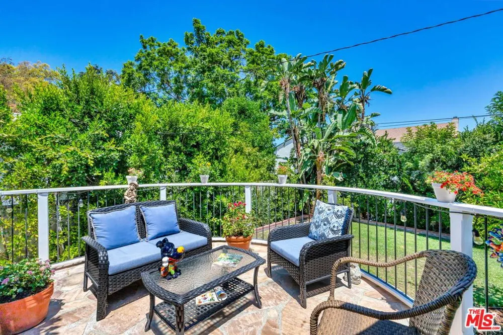 10257 Camarillo Street Toluca Lake, CA 91602