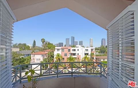 2015 S Beverly Glen Boulevard #402