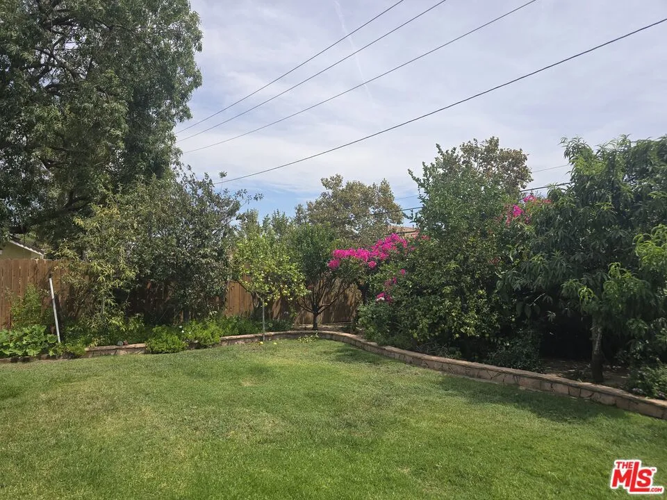 4242 Yukon Avenue Simi Valley, CA 93063