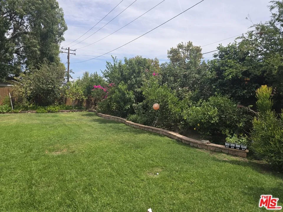 4242 Yukon Avenue Simi Valley, CA 93063