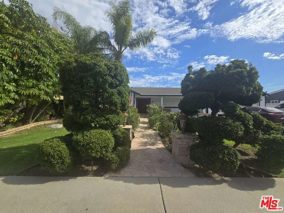 4242 Yukon Avenue Simi Valley, CA 93063