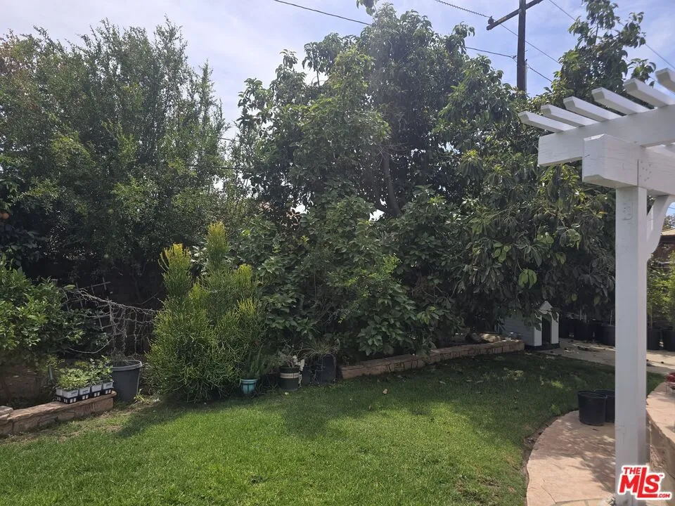 4242 Yukon Avenue Simi Valley, CA 93063
