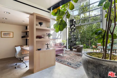 2124 Narcissus Court