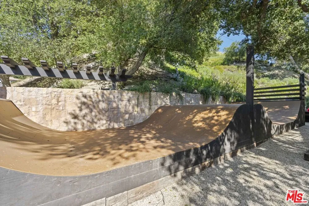 23725 La Salle Canyon Road Newhall, CA 91321