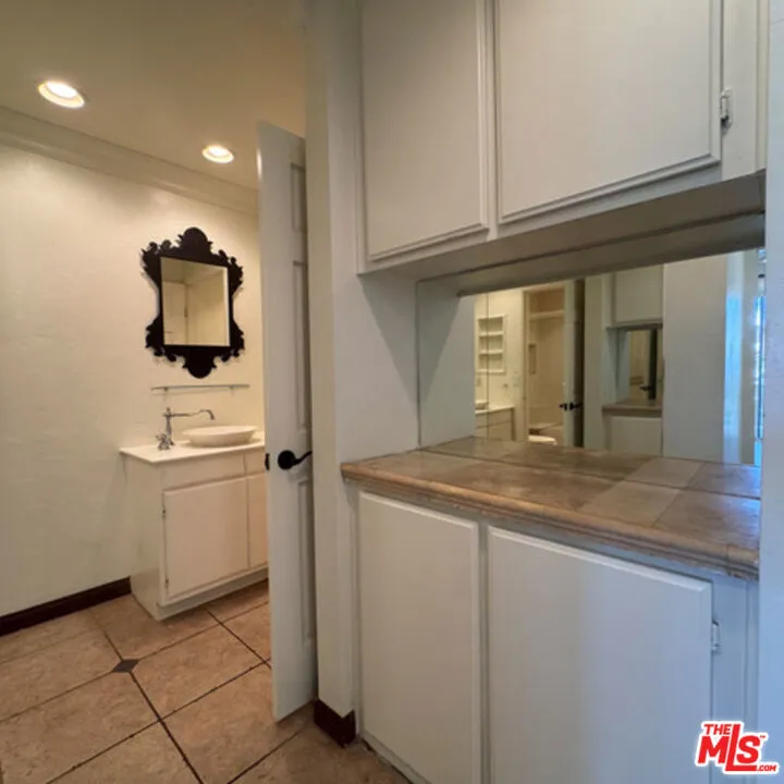 8505 Gulana Avenue #4206 Los Angeles, CA 90293