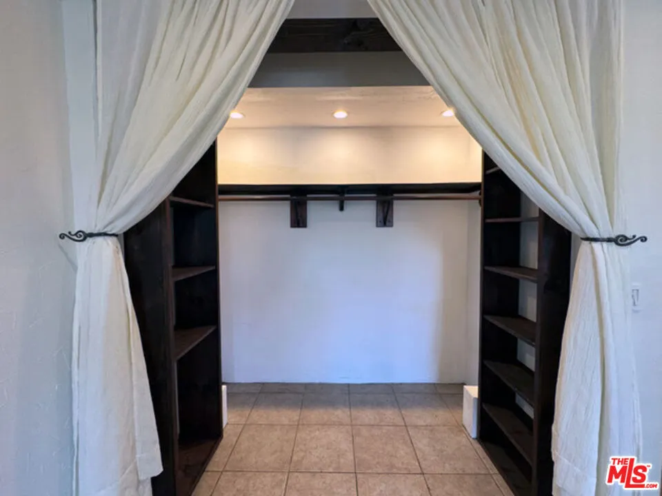 8505 Gulana Avenue #4206 Los Angeles, CA 90293