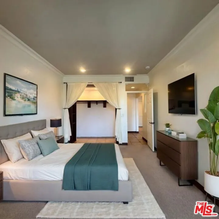 8505 Gulana Avenue #4206 Los Angeles, CA 90293