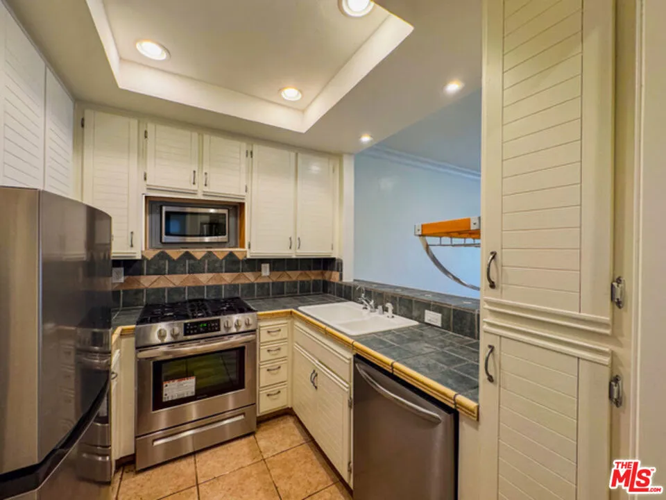8505 Gulana Avenue #4206 Los Angeles, CA 90293