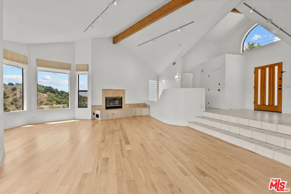 3665 ALTA MESA DRIVE Studio City, CA 91604