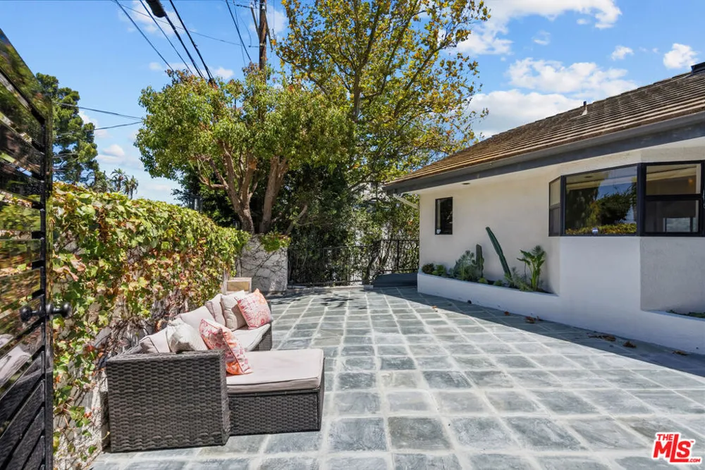 3665 ALTA MESA DRIVE Studio City, CA 91604