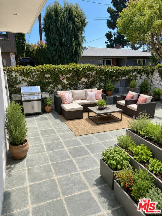 3665 ALTA MESA DRIVE Studio City, CA 91604