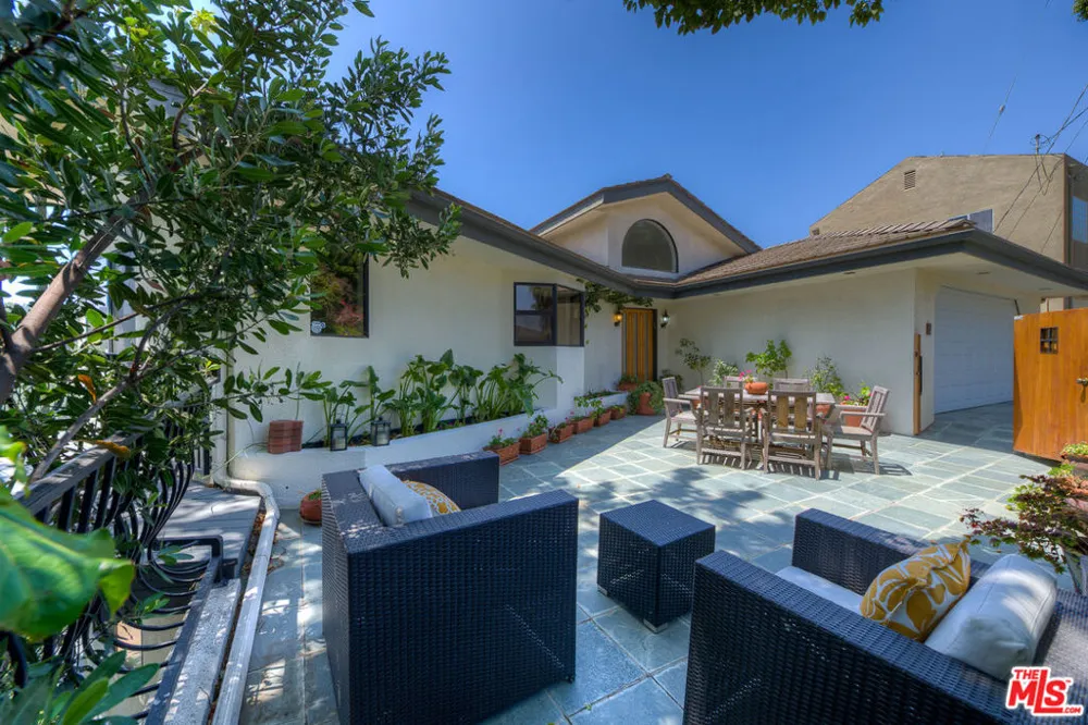 3665 ALTA MESA DRIVE Studio City, CA 91604