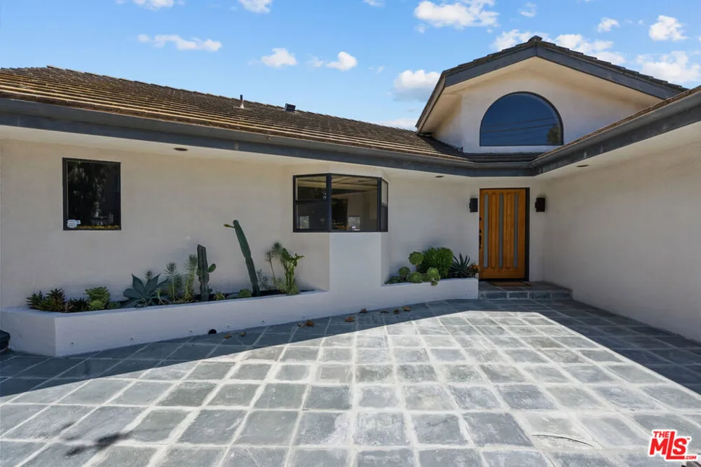 3665 ALTA MESA DRIVE Studio City, CA 91604