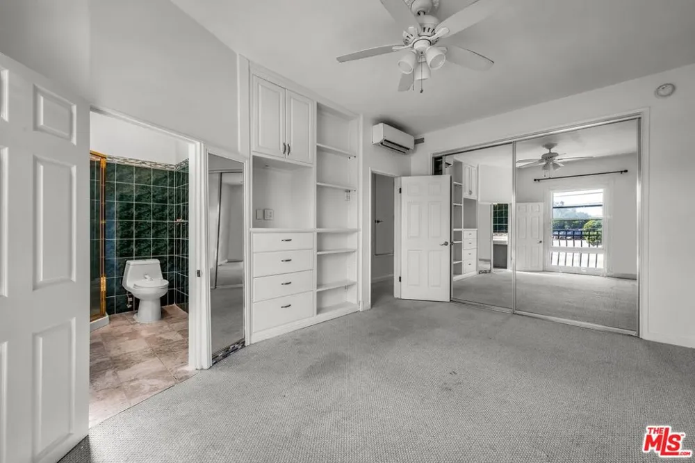 8025 Redlands Street #15 Los Angeles, CA 90293