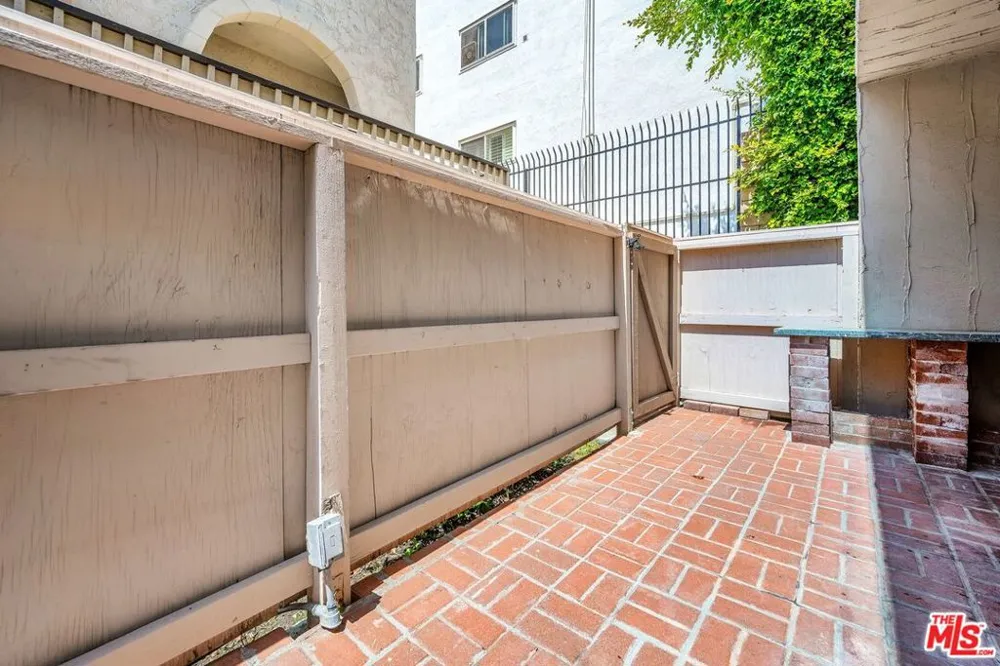 8025 Redlands Street #15 Los Angeles, CA 90293