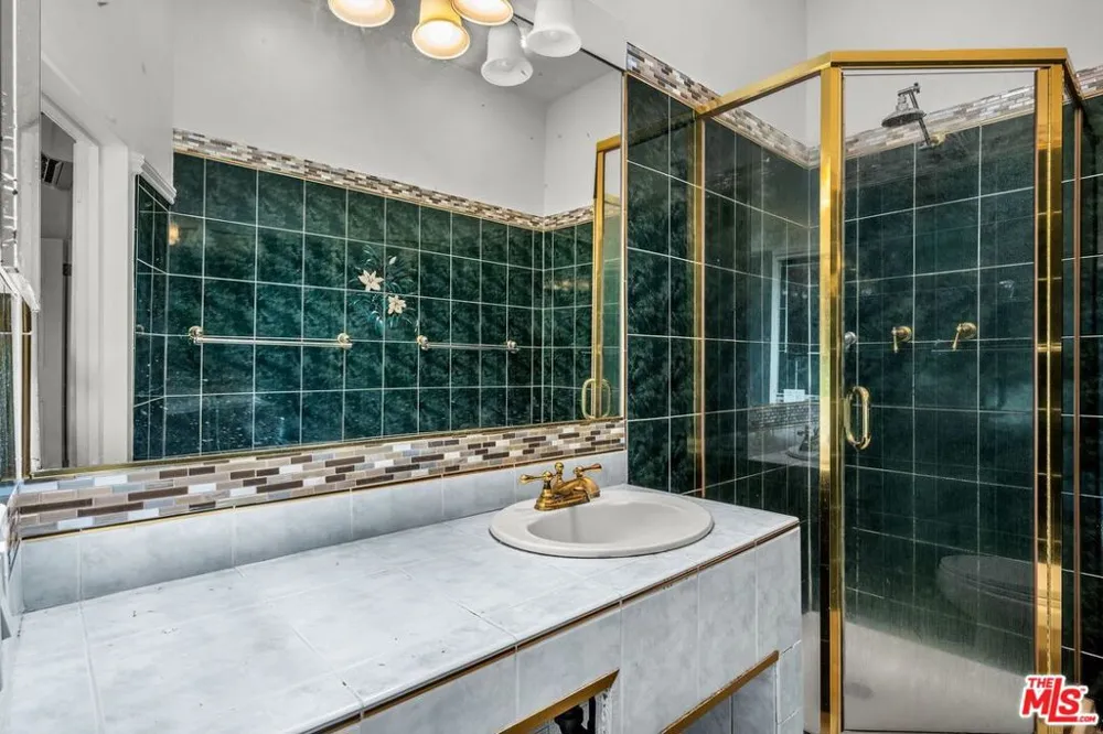 8025 Redlands Street #15 Los Angeles, CA 90293