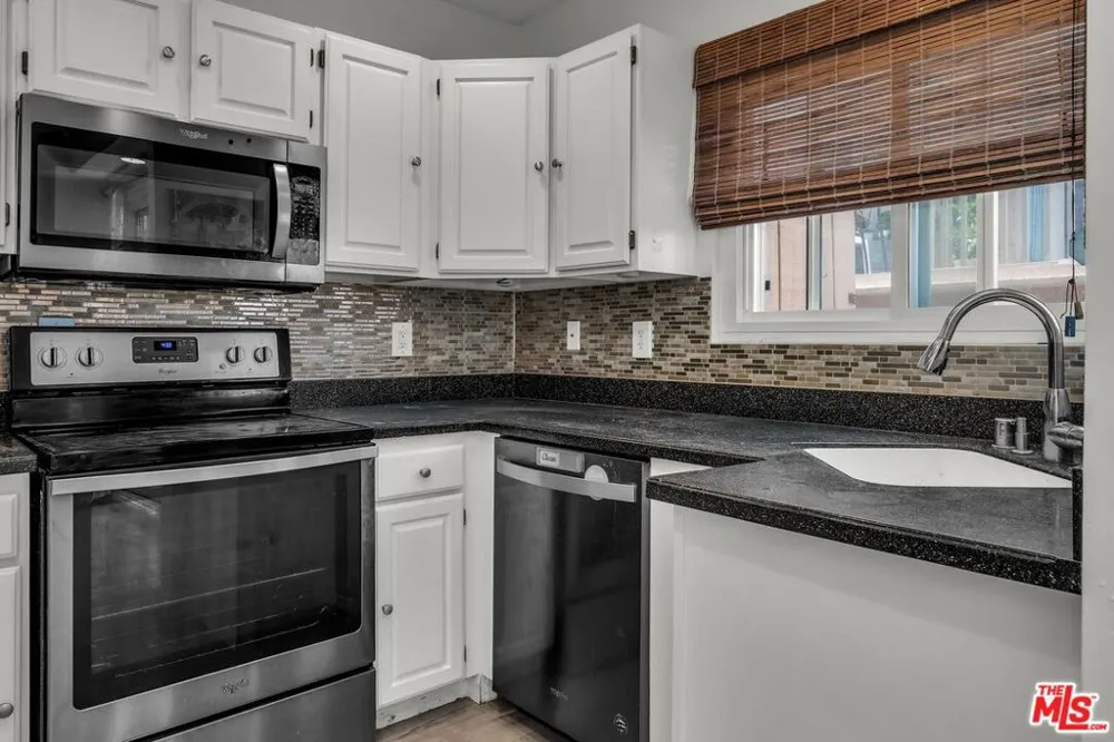 8025 Redlands Street #15 Los Angeles, CA 90293