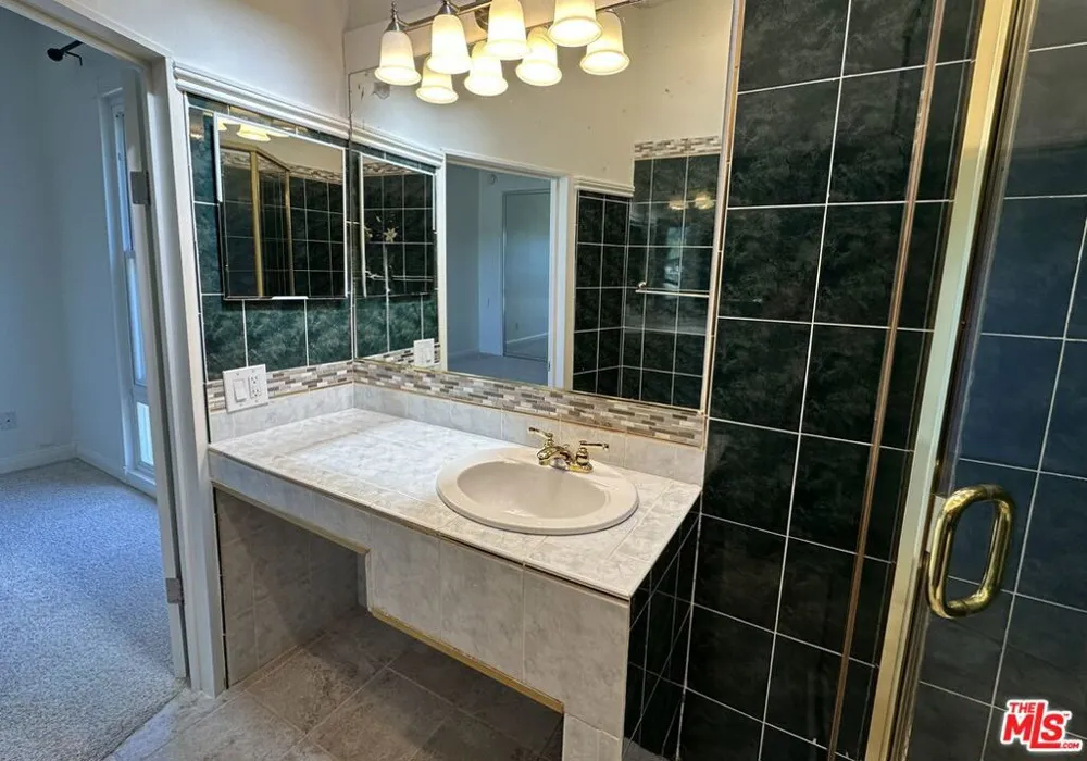 8025 Redlands Street #15 Los Angeles, CA 90293