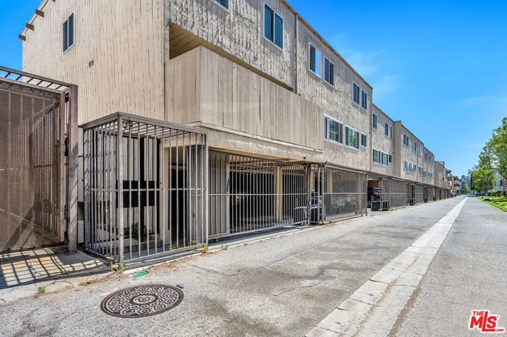 8025 Redlands Street #15 Los Angeles, CA 90293