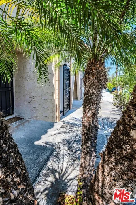 8025 Redlands Street #15 Los Angeles, CA 90293
