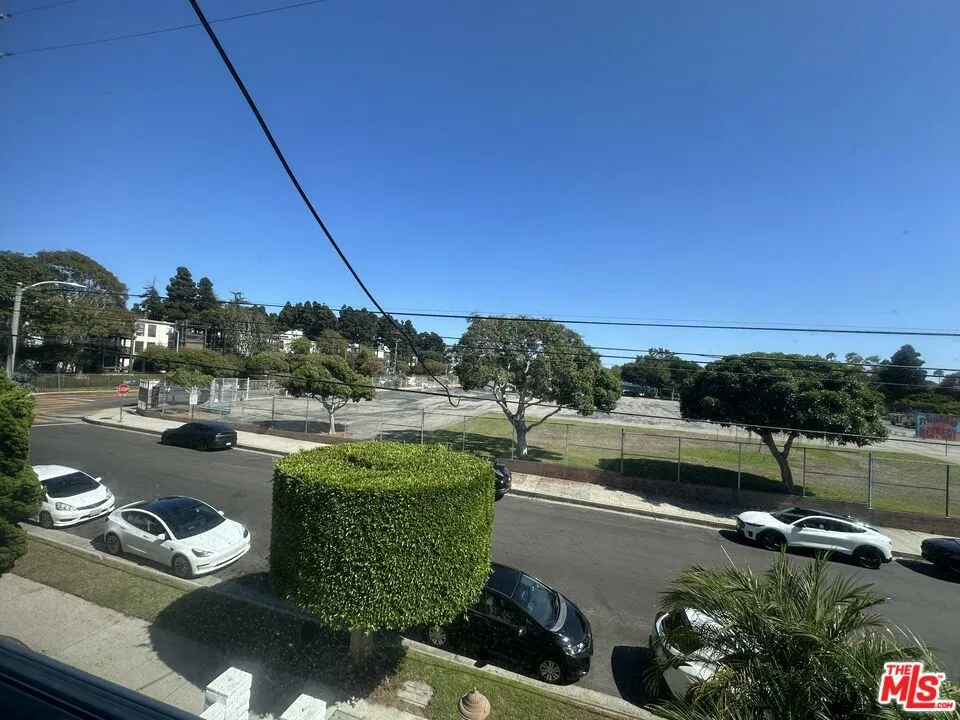 8025 Redlands Street #15 Los Angeles, CA 90293