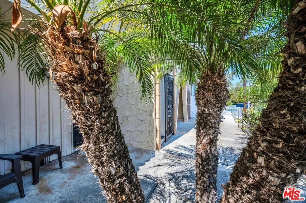 8025 Redlands Street #15 Los Angeles, CA 90293