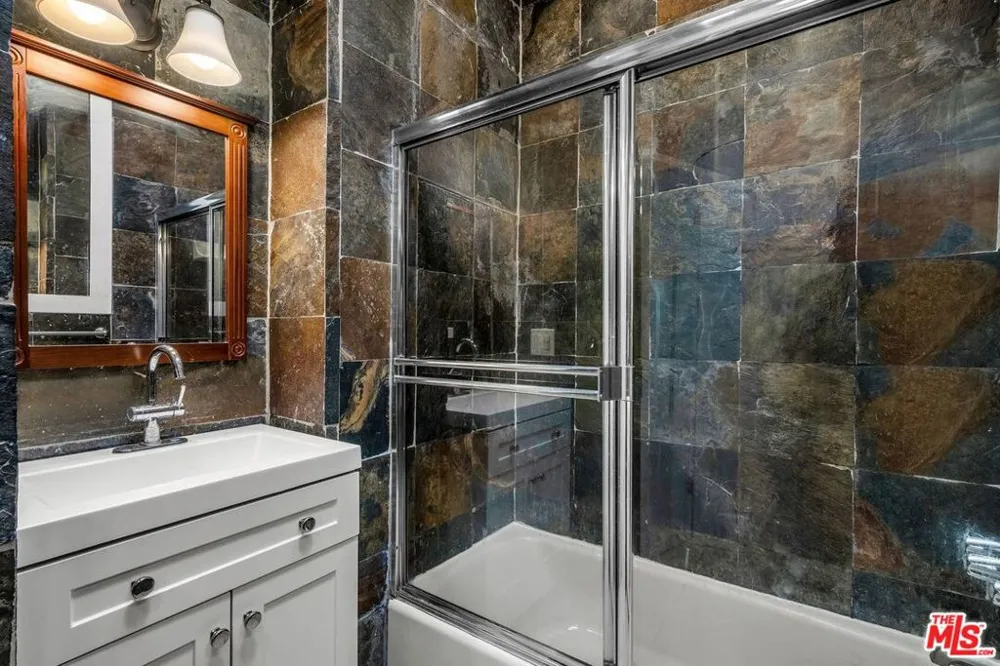 8025 Redlands Street #15 Los Angeles, CA 90293