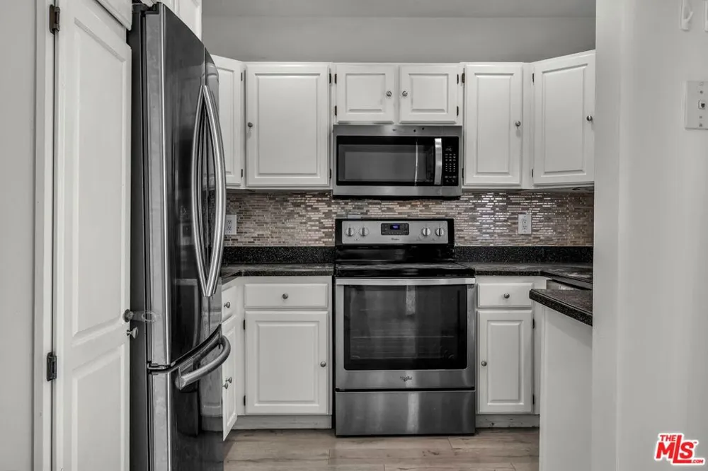 8025 Redlands Street #15 Los Angeles, CA 90293