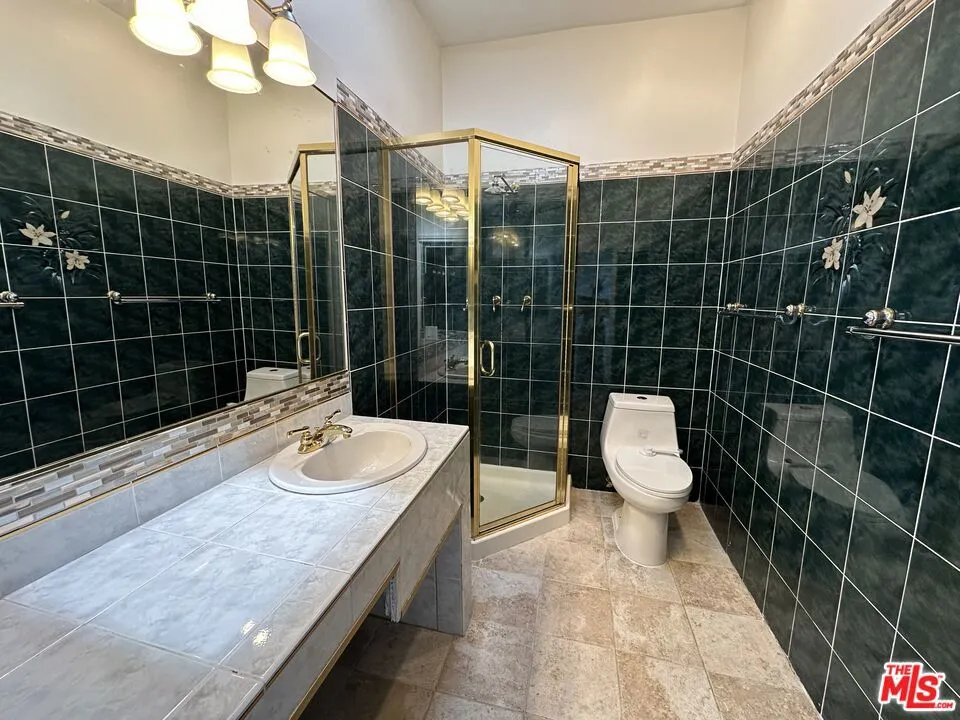 8025 Redlands Street #15 Los Angeles, CA 90293