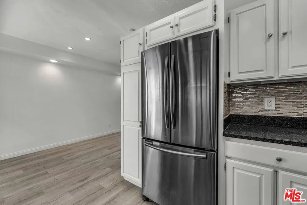 8025 Redlands Street #15 Los Angeles, CA 90293