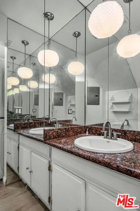 8025 Redlands Street #15 Los Angeles, CA 90293