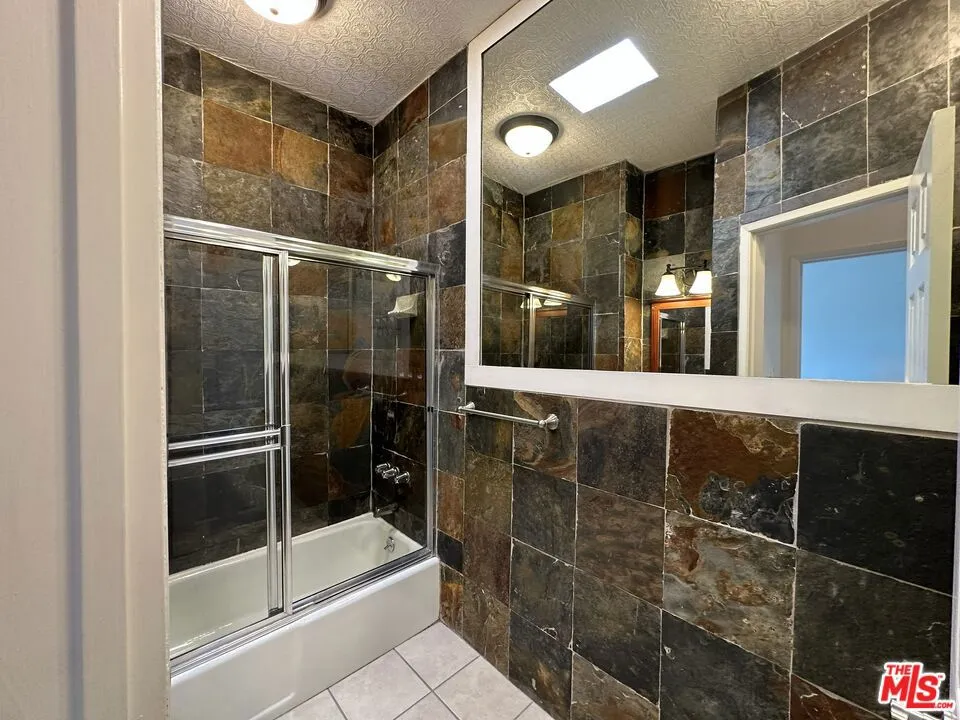 8025 Redlands Street #15 Los Angeles, CA 90293