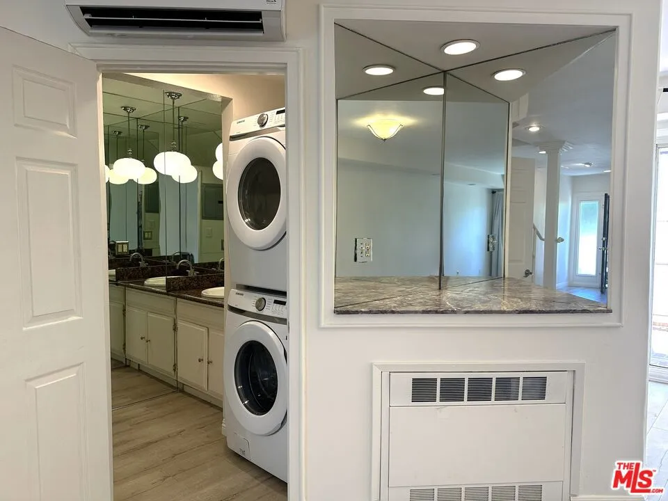 8025 Redlands Street #15 Los Angeles, CA 90293