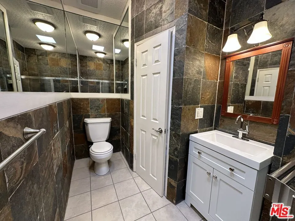 8025 Redlands Street #15 Los Angeles, CA 90293